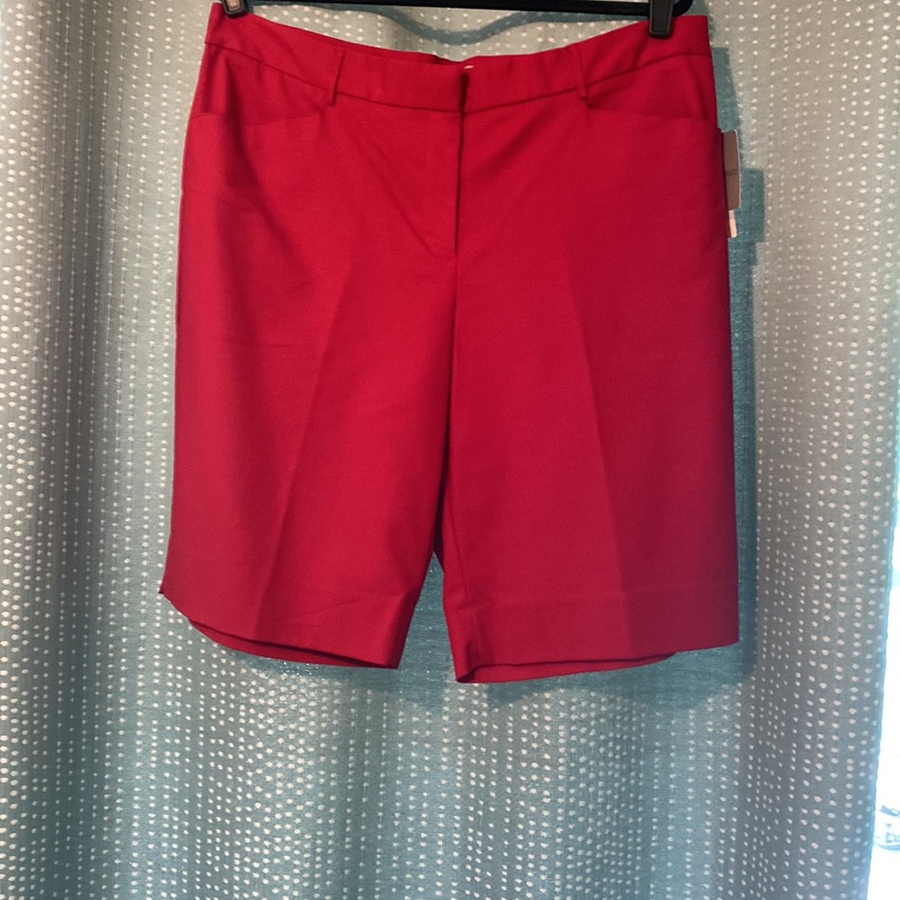 Red size 16 Ellen Tracey shorts. New with tags